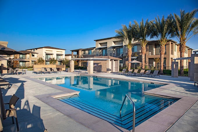 Park Square at Seven Oaks apartments around the community green